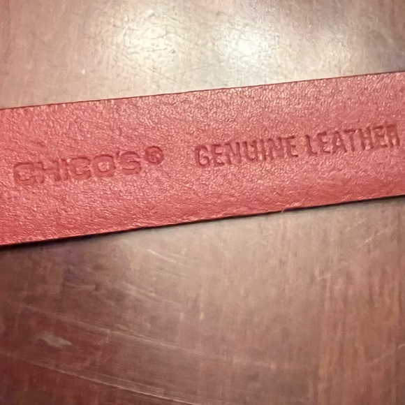 Chicos red leather belt adjustable gold & silver toned buckle - Picture 8 of 9